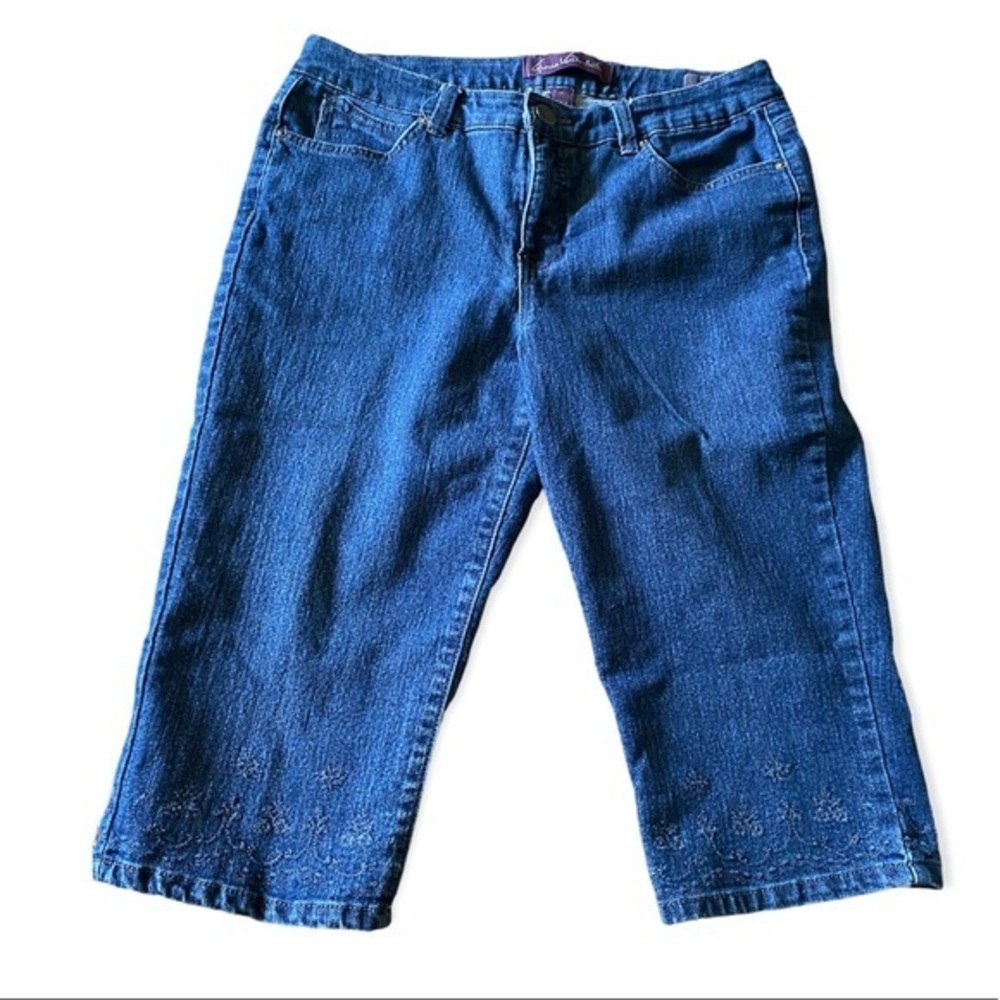 Gloria Vanderbilt Capris Size 12 Woman’s Med Wash Denim‎ Jeans Embroidered